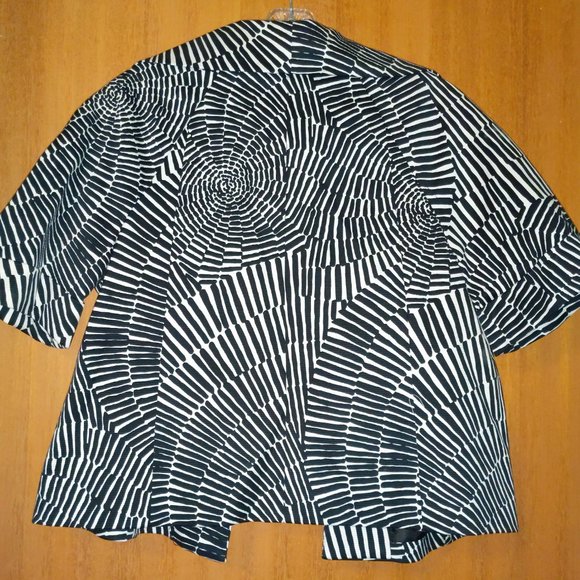 Chaus Black and White Abstract Design Short Sleeve Blazer Shawl Collar - Picture 5 of 5